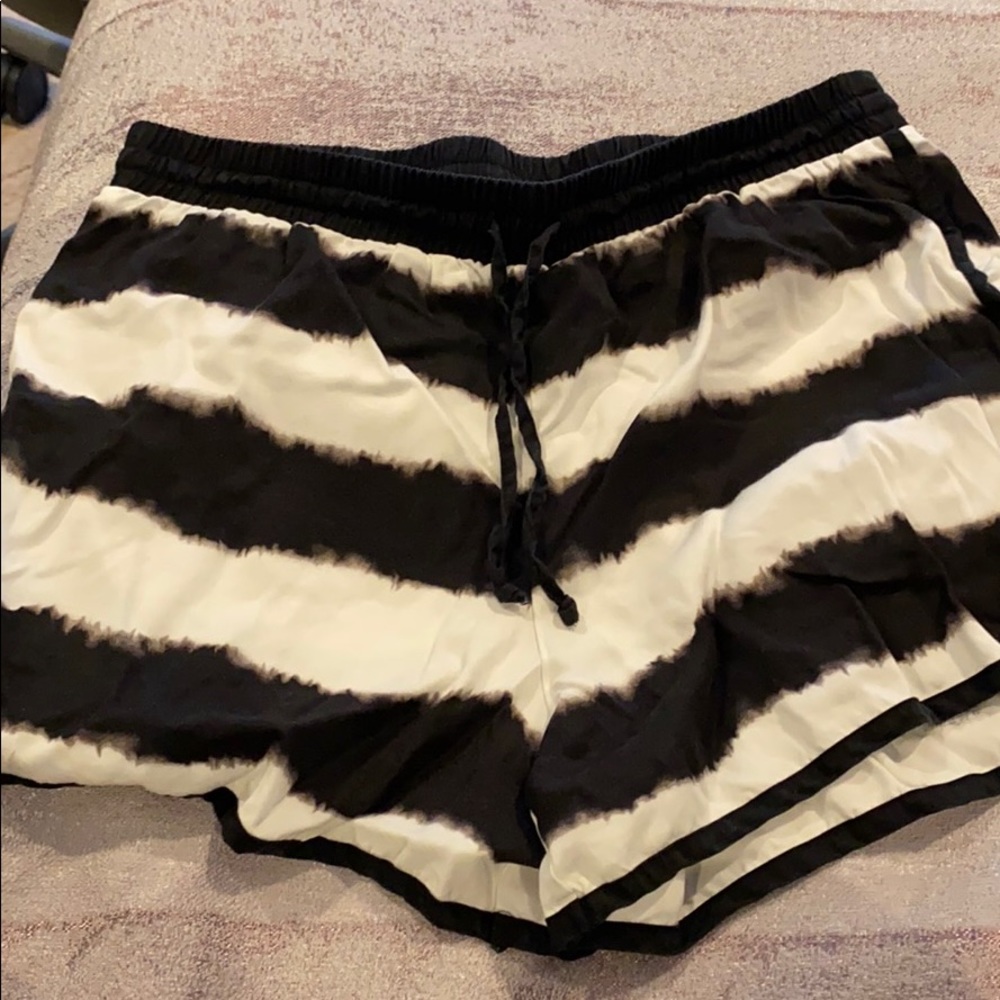 juicy couture shorts size M
